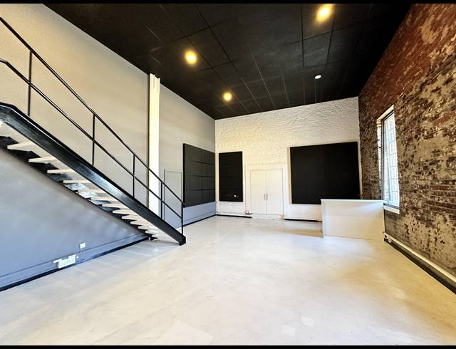 105M² OFFICE TO LET IN WOODSTOCK